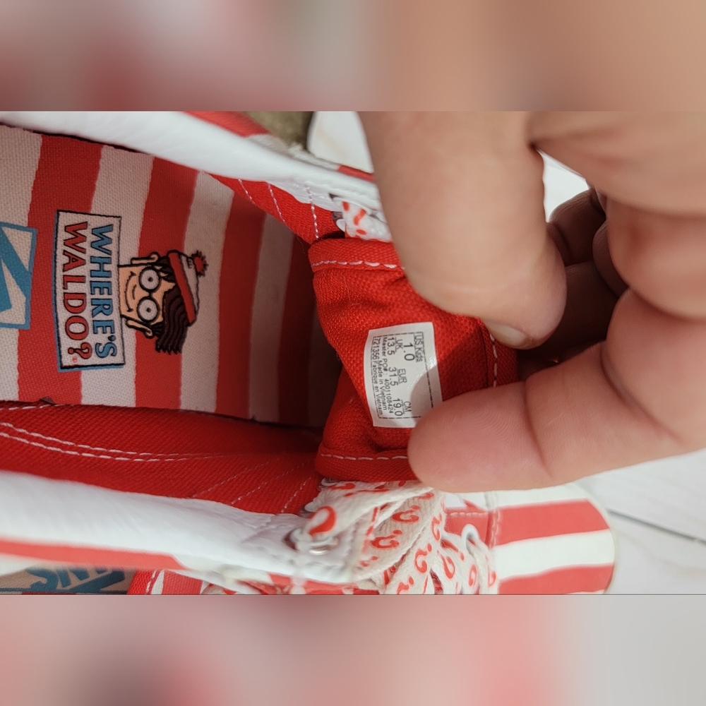 Where's Waldo vans kids size 1 shoes